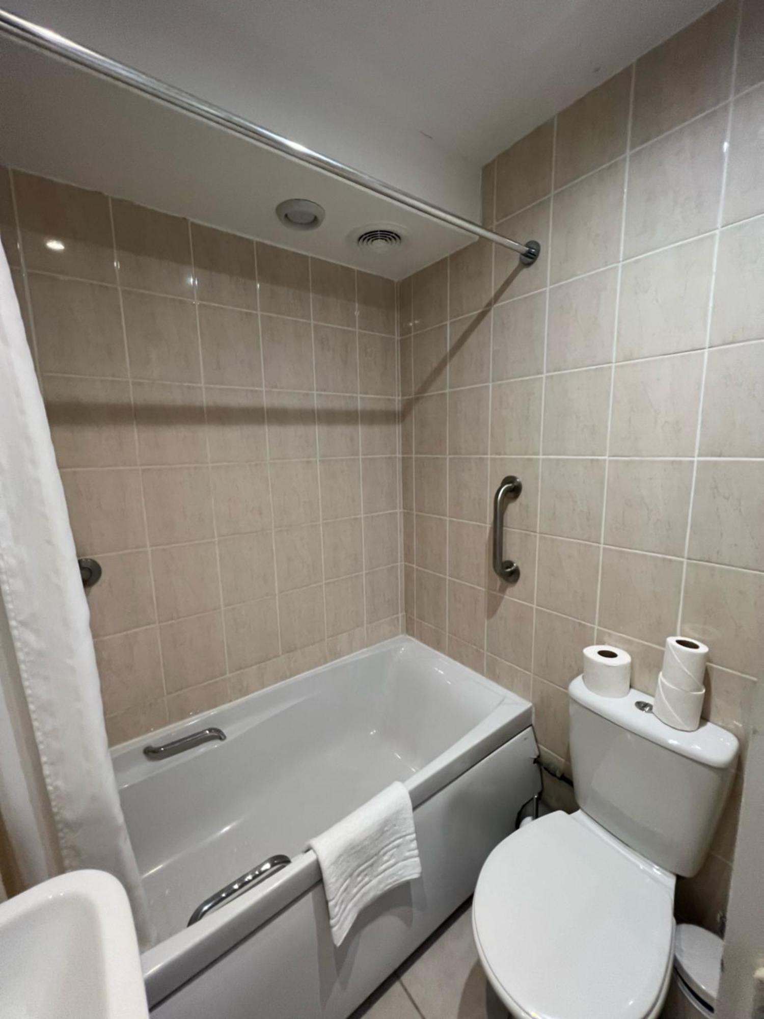 Hermitage Park Hotel Coalville Exterior photo